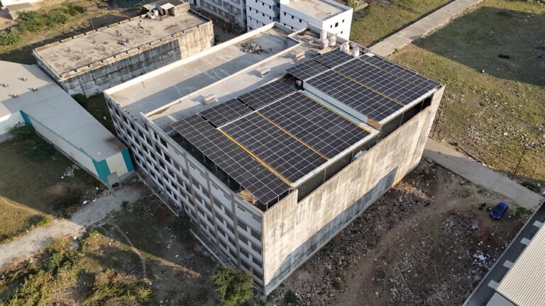 Commercial Solar Panel Service - Praveg Solar